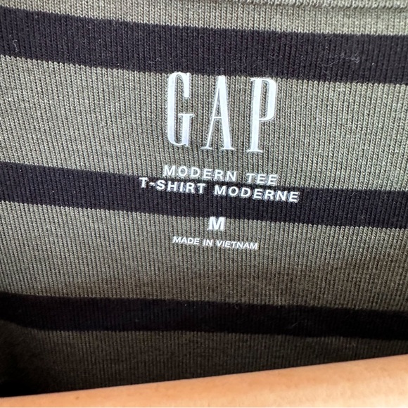 Gap olive green and black stripes modern tee - Picture 3 of 3